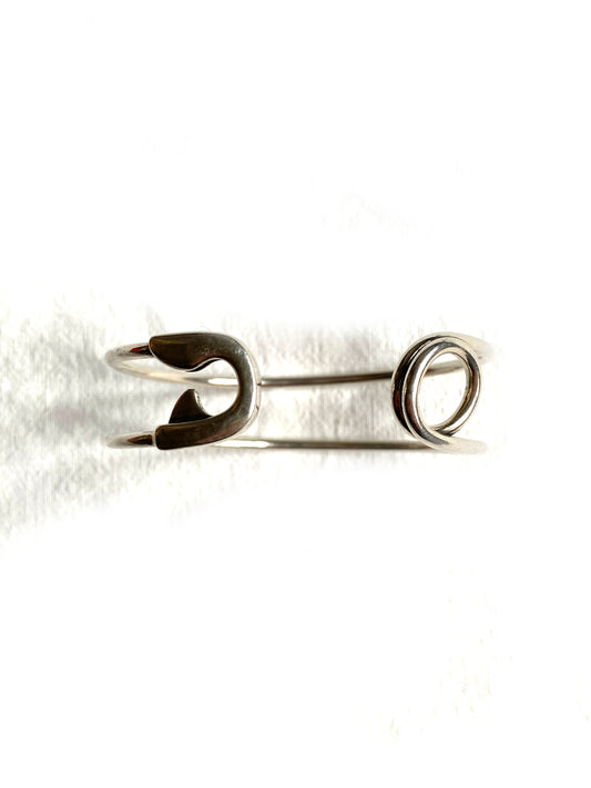Anonyme - Safety pin cuff
